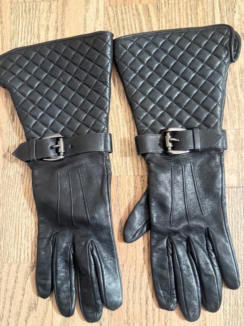BURBERRY WOMENS BLACK LEATHER QUILTED LONG GAUNTLET GLOVES BUCKLE SIZE 7.5